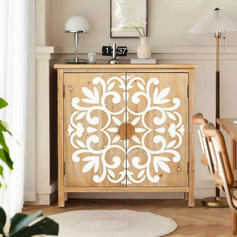 Credenza in Legno Naturale a 2 Ante con Ante Intagliate a Fiori, per 1