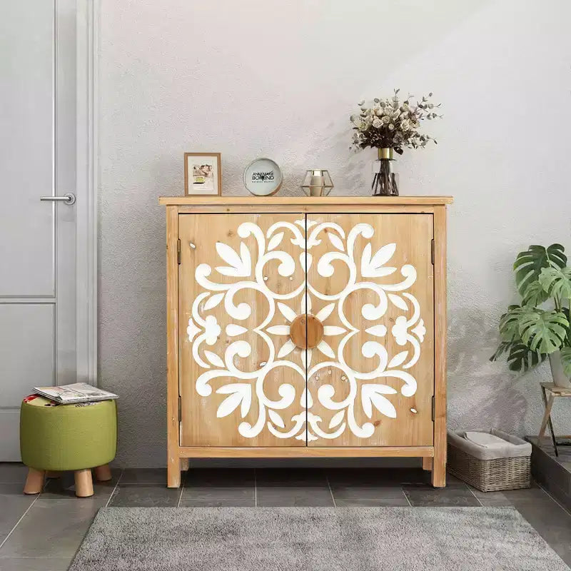 Credenza in Legno Naturale a 2 Ante con Ante Intagliate a Fiori, per 1