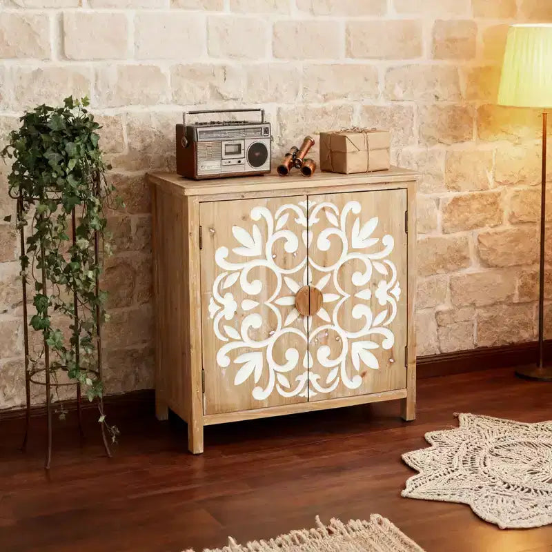 Credenza in Legno Naturale a 2 Ante con Ante Intagliate a Fiori, per 1