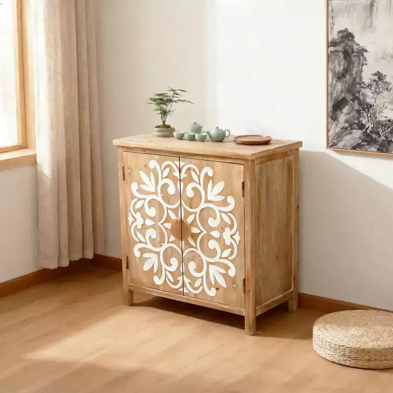 Credenza in Legno Naturale a 2 Ante con Ante Intagliate a Fiori, per 1