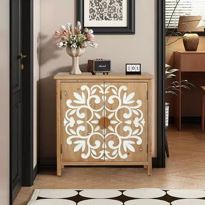 Credenza in Legno Naturale a 2 Ante con Ante Intagliate a Fiori, per 1