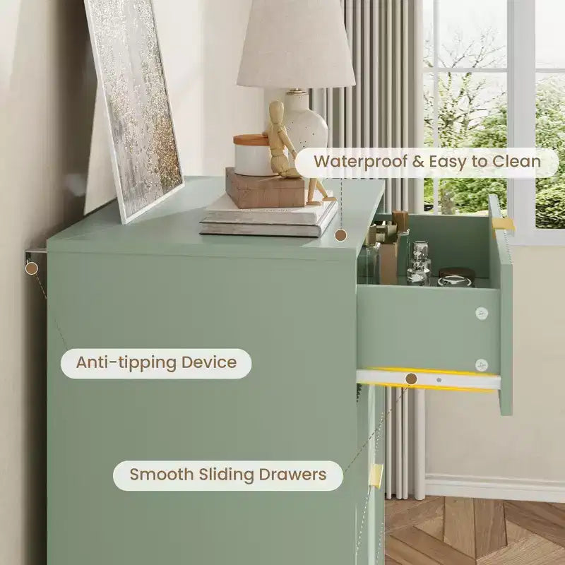 Cassettiera scanalata beige/verde/bianca con maniglie in metallo, 5 cassetti